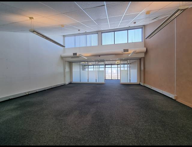 200M² OFFICE TO LET IN PLATTEKLOOF 2